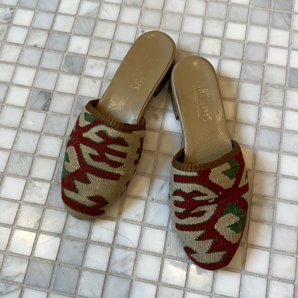Vintage Artemis slides